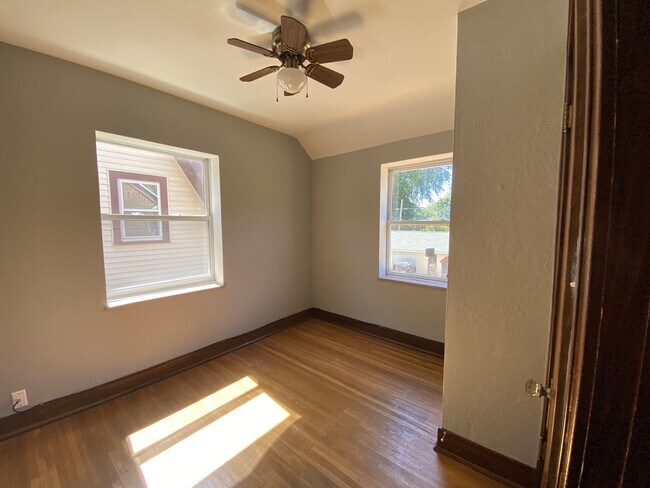 Building Photo - 3847 Revere Dr