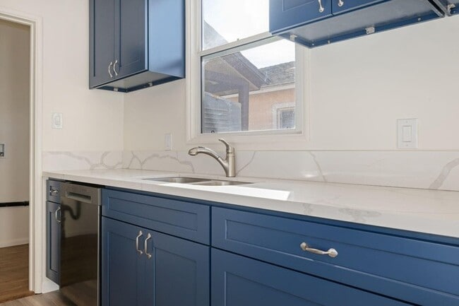 Building Photo - Updated Home with Guest Suite, Fireplace & RV Parking in Northwest Oxnard