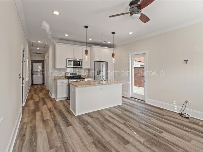 Building Photo - 400 Sumter St