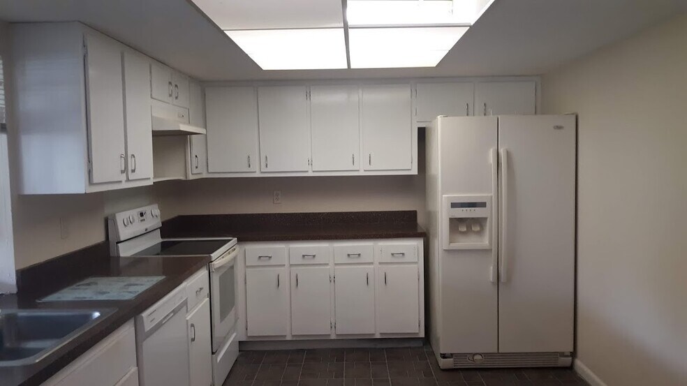 Building Photo - 3832 SE 7th Ave