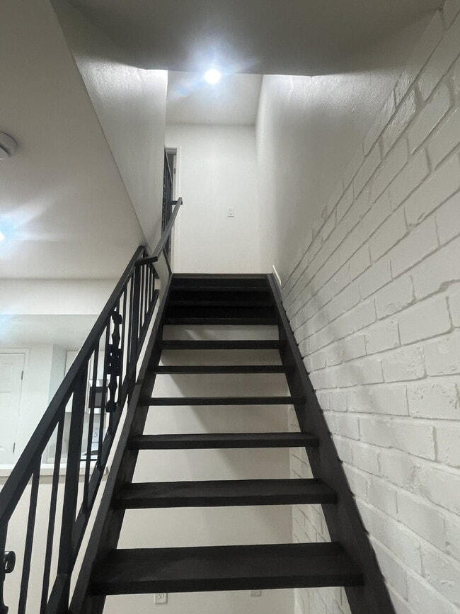 Building Photo - Charming 2-Bedroom Condo with Elegant Upgrades