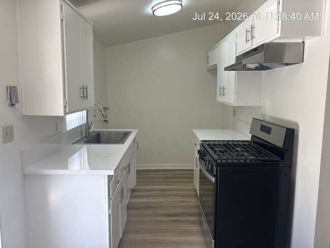 Building Photo - tup245