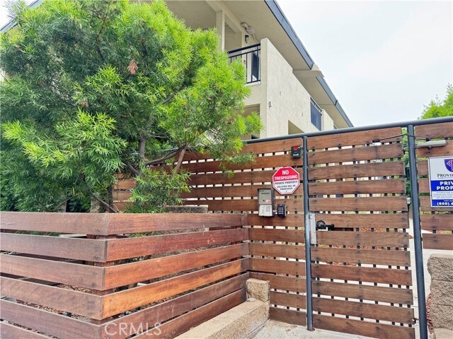 Building Photo - 251 N Oakland Ave