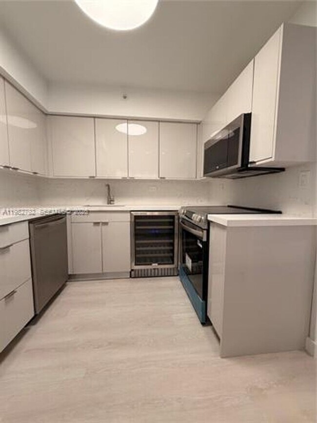 Building Photo - 1500 Bay Rd