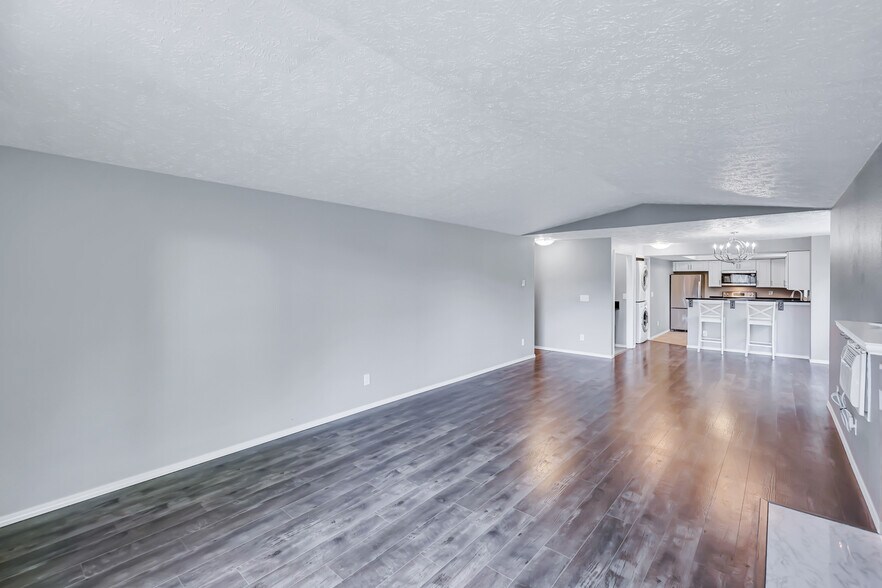 Building Photo - 162 S Coeur Dalene St