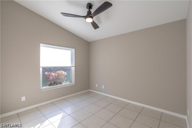 Building Photo - 1704 Royal Cir