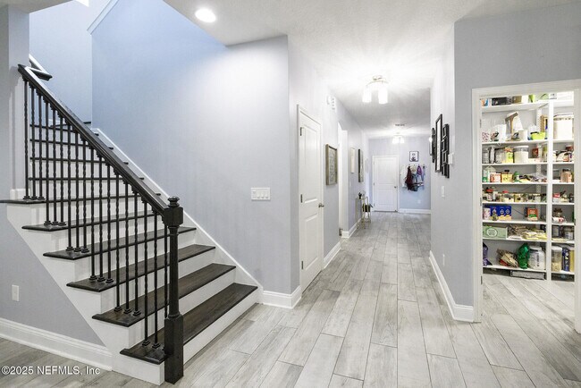 Building Photo - 35 Mercutio Ln