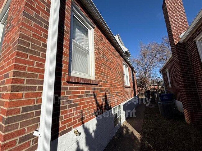 Building Photo - 3915 Itaska St