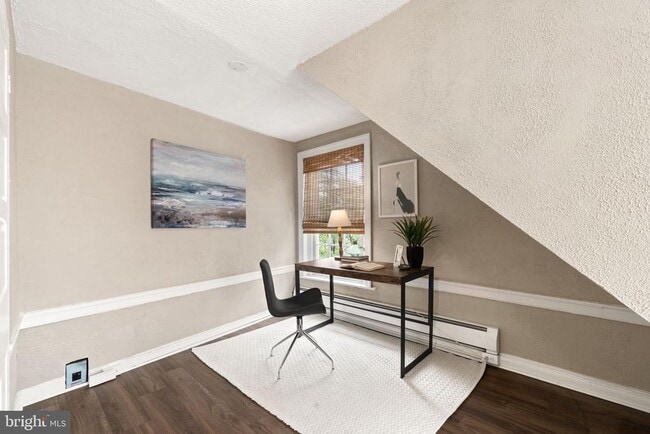 Building Photo - 858 S Front St