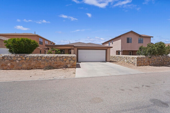 Building Photo - 12858 Hueco Hill Dr