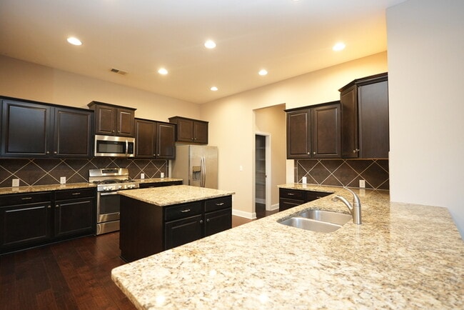 Building Photo - Spacious 5-Bedroom Home in Mooresville with Open Floor Plan & Loft!