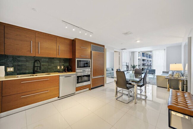 Building Photo - 481 Brickell Ave