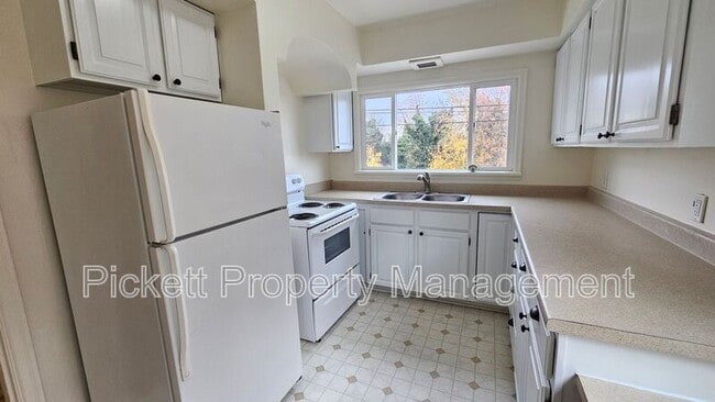 Building Photo - 139 S Lafayette Ave