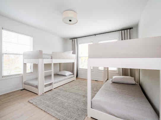 Building Photo - 428 Island Pointe Dr