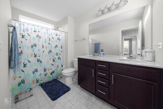 Building Photo - South Naperville Executive Style Rental First Floor Bed and Bath