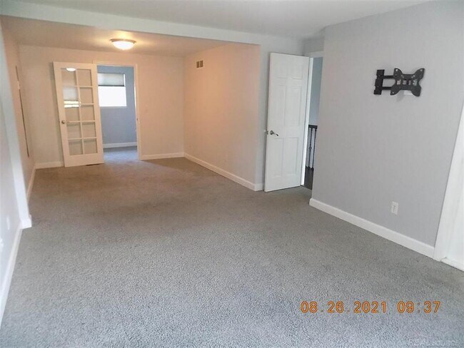 Building Photo - 2127 Hopkins Dr