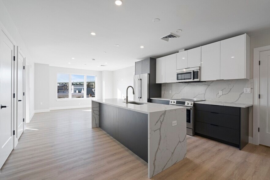Building Photo - 26 2nd St