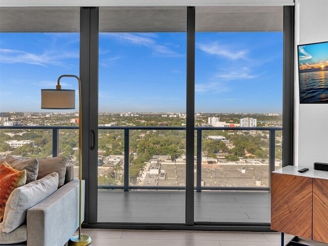 Building Photo - 121 NE 34th St