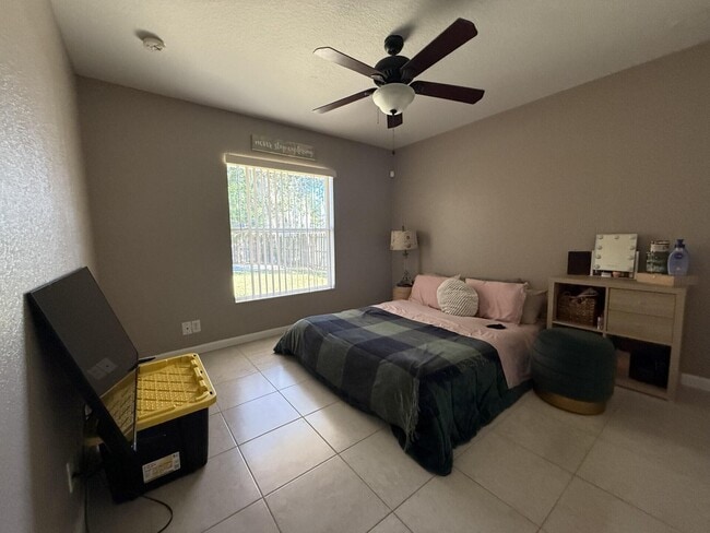 Building Photo - 1211 SW Dalton Ave