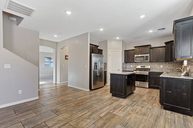 Building Photo - 229 Gonzalo Cir