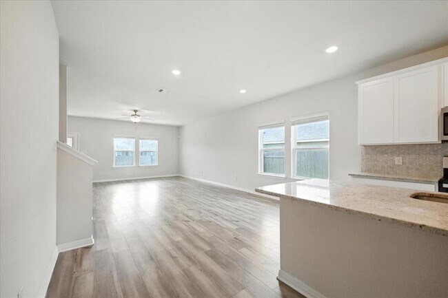 Building Photo - 104 Capella Wy