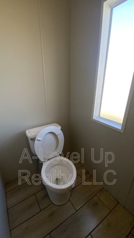 Building Photo - 307 W Lee St