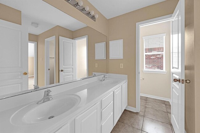 Building Photo - 18126 Billabong Crescent Ct