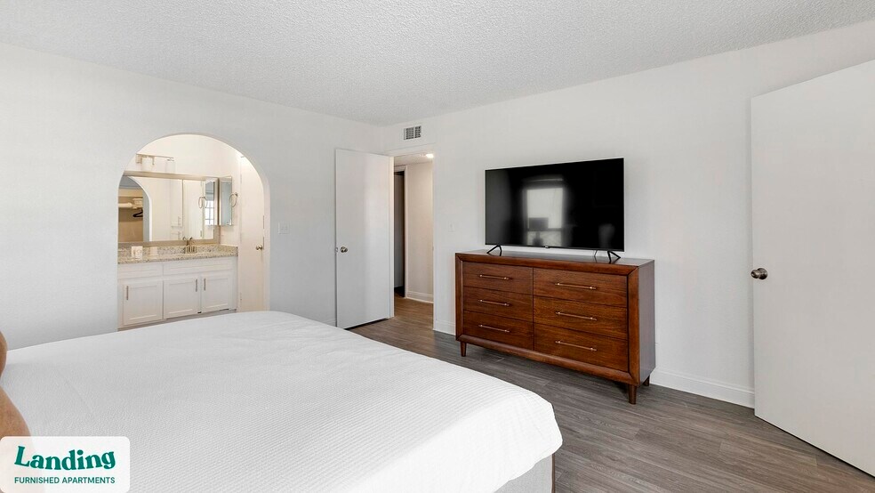 Building Photo - 5272 Tamarus St