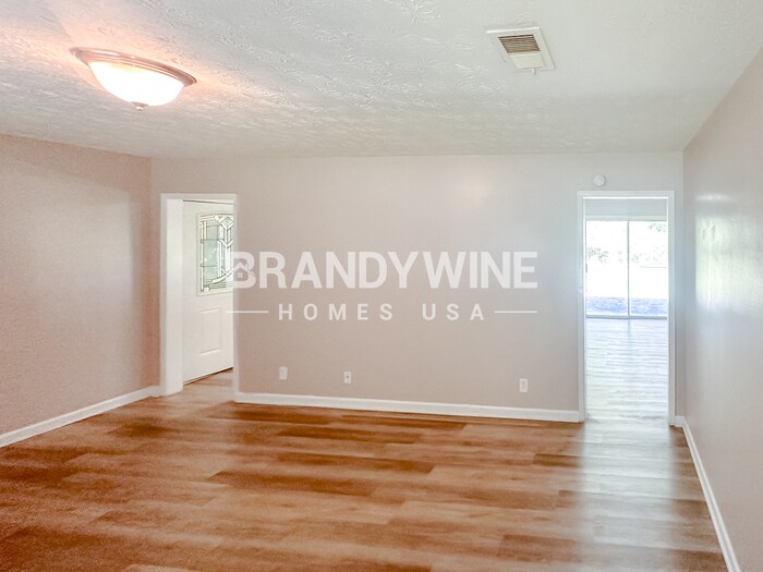 Building Photo - 6230 Cedar Wood Dr