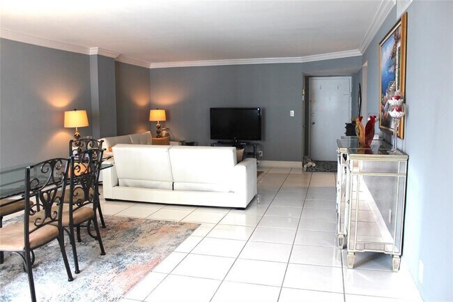 Building Photo - 1000 S Ocean Blvd