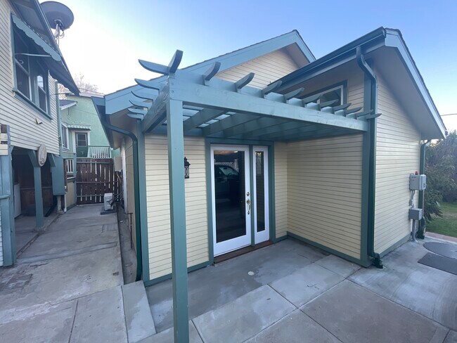 Building Photo - 2522 W Avenue 30