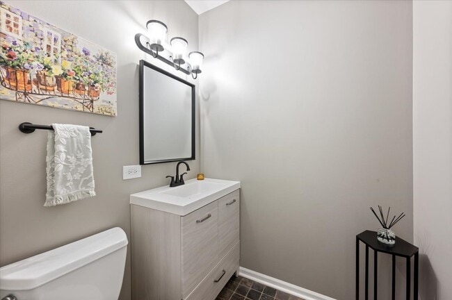 Building Photo - 1214 W School St