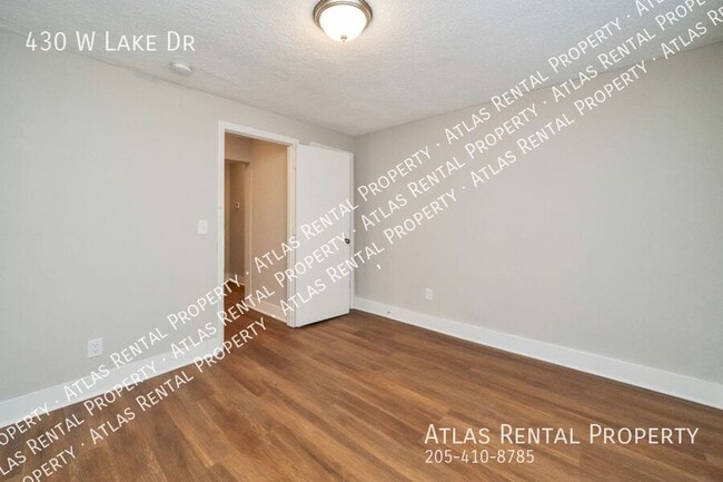 Building Photo - 430 W Lake Dr