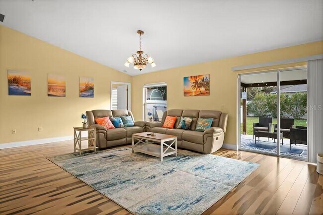 Building Photo - 3 Ryecroft Ln