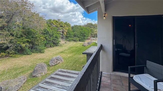 Building Photo - 8885 Fontainebleau Blvd