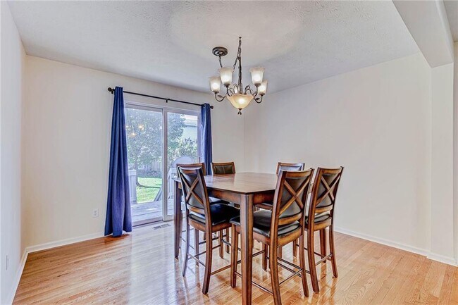 Building Photo - 1285 Courtney Dr