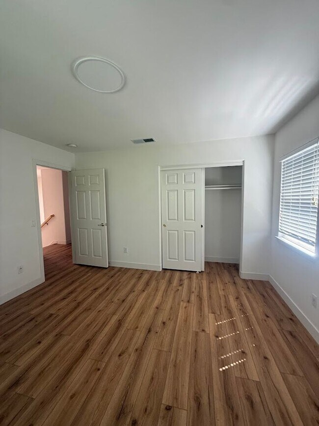 Building Photo - 2889 Plaza del Amo
