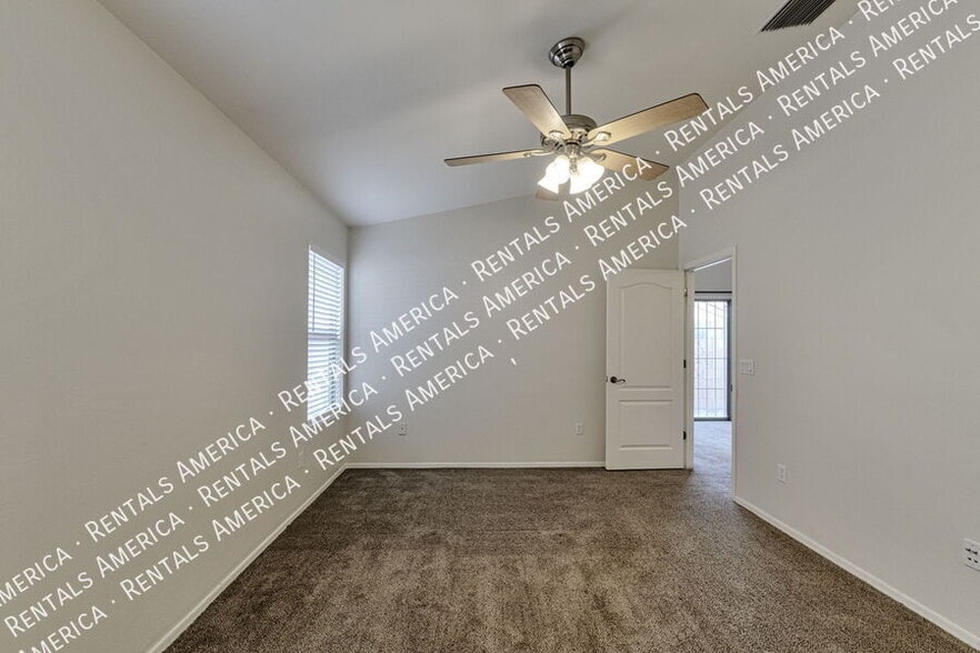 Building Photo - 6615 E Splendid Ln