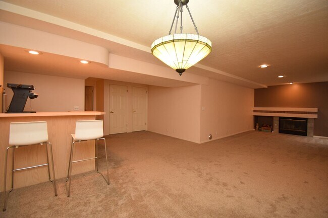 Building Photo - 2122 Rainbow Point Dr