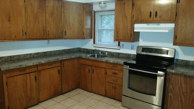 Building Photo - 2 Bedroom 1 bath house