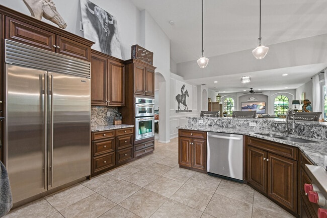 Building Photo - 3251 SW Holly Ln