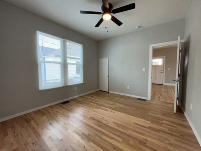 Building Photo - This downtown charmer is located near newe...