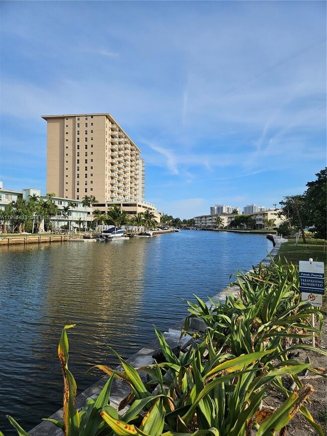 Building Photo - 250 Layne Blvd