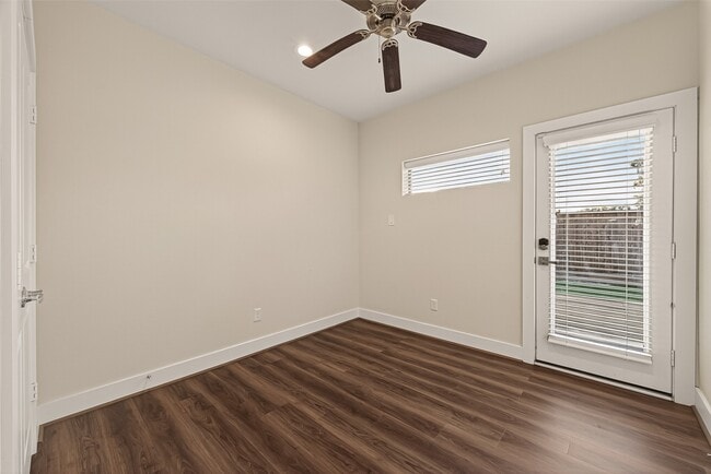 Building Photo - 3925 Tulane Oak Dr