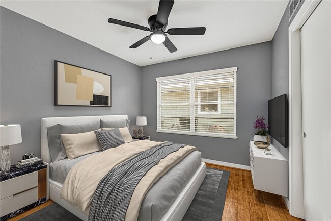 Building Photo - 1853 Huge Oaks St