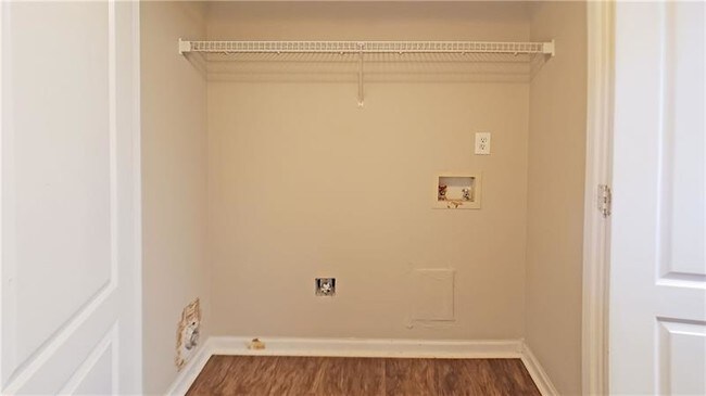 Building Photo - 2885 Center St