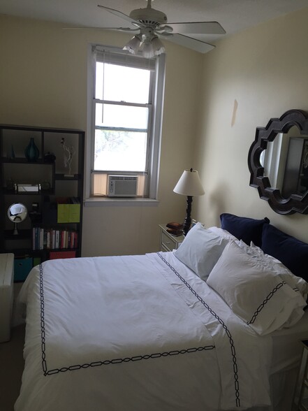 Building Photo - 482 Beacon St