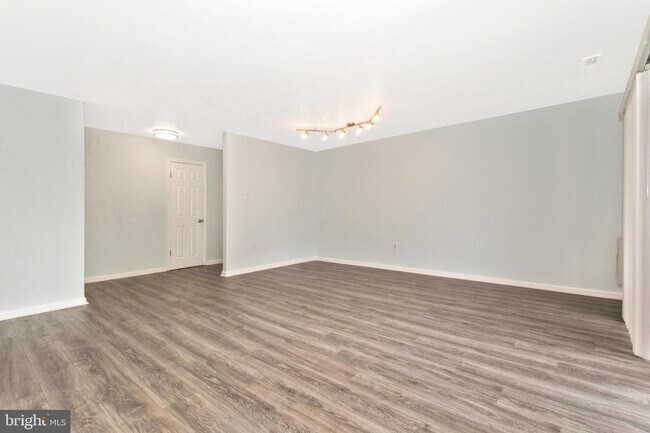 Building Photo - 826 Quince Orchard Blvd