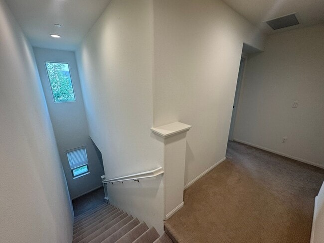 Building Photo - Beautiful 3-Bedroom Home in Vista – Modern...