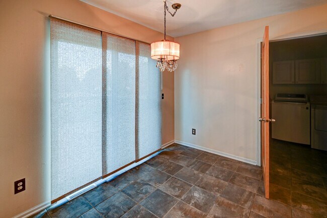 Building Photo - 1398 Prairie Rose Dr